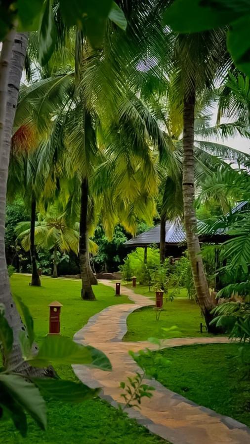 Silver Crown Nature Resort Kombichankulama Esterno foto